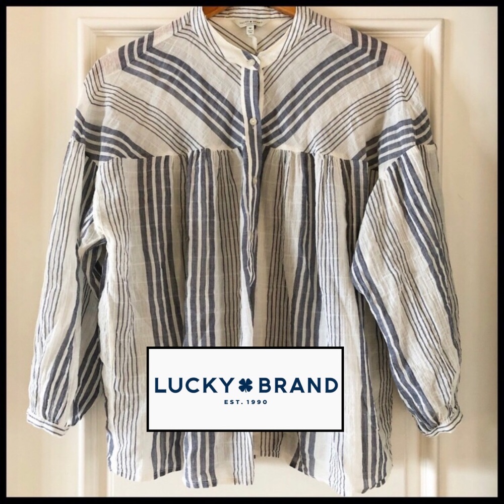 LUCKY BRAND Cute Top Chambray/White. Size M.
